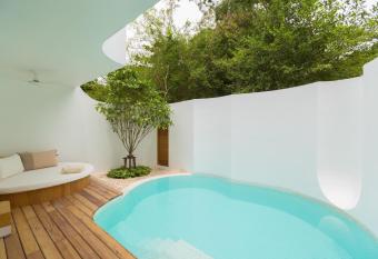 SALA Samui Chaweng Beach Resort has Balcony rooms