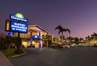 Days Inn & Suites SDSU - LA MESA - SAN DIEGO allows 18 year olds to book a room