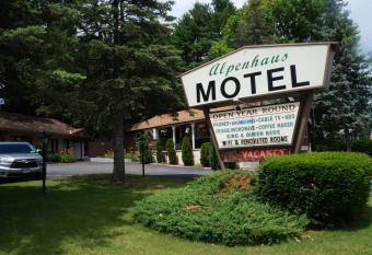 Alpenhaus Motel allows 18 year olds to book a room