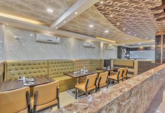 OYO Flagship 11609 Hotel Ruby Grand allows 18 year olds to book a room