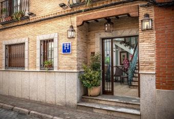 Hostal Tic-Tac allows 18 year olds to book a room