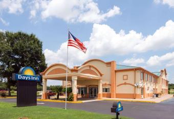 Days Inn by Wyndham Coliseum Montgomery AL allows 18 year olds to book a room