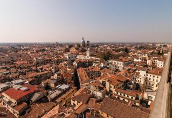 PADOVA TOWER 13TH FLOOR has Balcony rooms