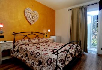 La Casa dei Nonni sul Garda allows 18 year olds to book a room