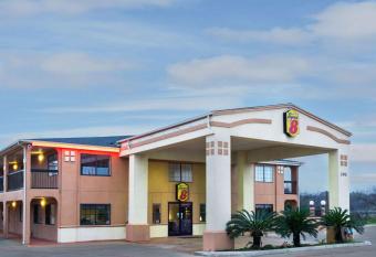 Super 8 by Wyndham San Antonio/Riverwalk Area has Smoking/Balcony rooms