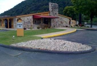 Knights Inn Charleston East has Smoking rooms