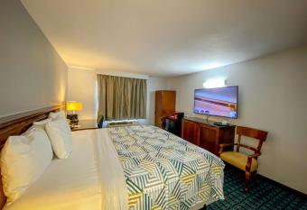 Motel 6 Atlanta Ga - Midtown allows 18 year olds to book a room