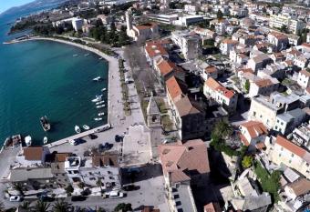 apartments TONI with free parking allows 18 year olds to book a room