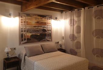 Hotel SAN SEBASTIAN Almu    car allows 18 year olds to book a room