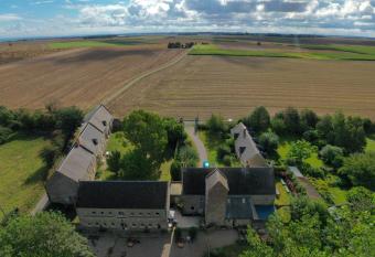 Le Nouveau Port allows 18 year olds to book a room