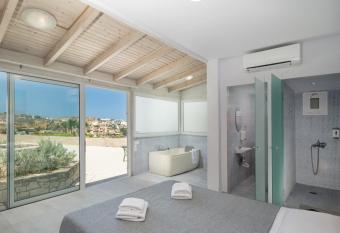 Sunday Life has Balcony rooms