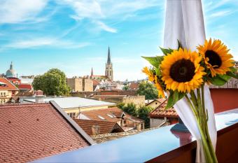 Hotel Fontana has Balcony rooms