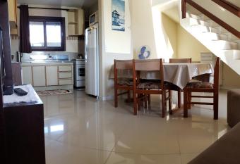 Residencial Hannah - Casa 6 - Porto Belo SC - Bairro Perequ   has Balcony rooms