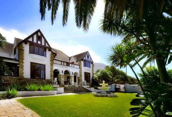 St James Guest Houses has Balcony rooms