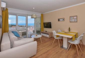 Apartman Mate Luka has Balcony rooms