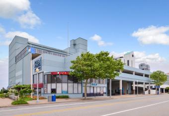 Four Points by Sheraton Virginia Beach Oceanfront has Balcony rooms