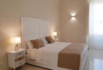 B&B Via Cavour 32 has Balcony rooms