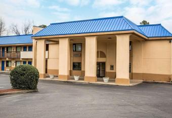 Rodeway Inn and Suites Plymouth Hwy 64 has Smoking rooms