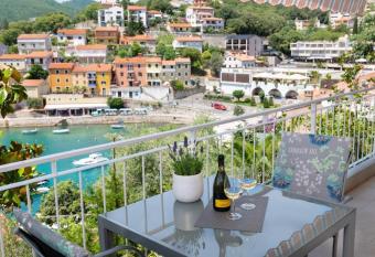 Allegro has Balcony rooms