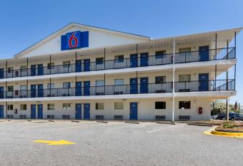 Motel 6 Greenville Sc has Smoking rooms
