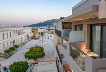 Alektor Luxury Apartments has Balcony rooms