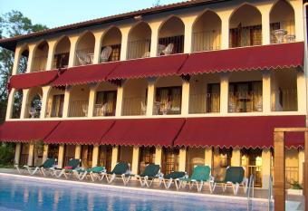 Le Mirage allows 18 year olds to book a room