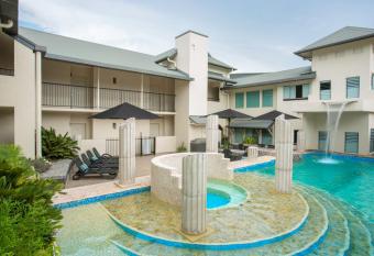 Mantra in the Village has rooms with a private hot tub