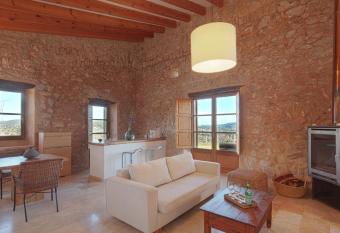 Agroturismo Ses Cases de Fetget allows 18 year olds to book a room