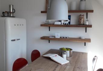 Charmante, moderne Wohnung allows 18 year olds to book a room