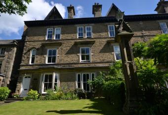 Glendon Bed and Breakfast allows 18 year olds to book a room