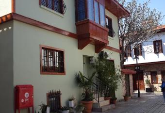 Camel Apartment has Balcony rooms