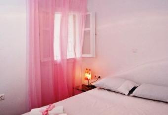 Amarielia s Studios has Balcony rooms
