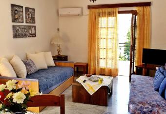 Myrto s Apartment No15 has Balcony rooms