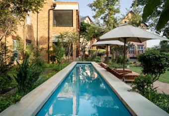 Premier Hotel Quatermain allows 18 year olds to book a room