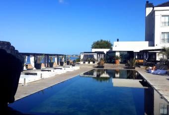 Serena Hotel - Exclusivo Adultos allows 18 year olds to book a room