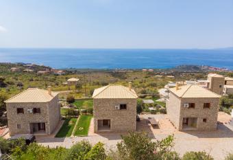 La Pietra Maisonettes has Balcony rooms