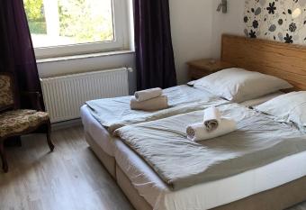 Fettehenne G  stehaus allows 18 year olds to book a room