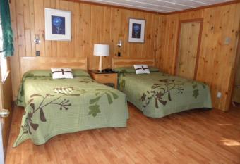 Seven Dwarfs Motel & Cabins has Balcony rooms