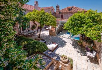 Heraclea House has rooms with a private hot tub