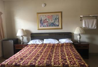 Sand Piper Motel - Los Angeles has Smoking rooms