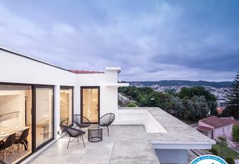 Penedo da Saudade Suites & Hostel has Balcony rooms