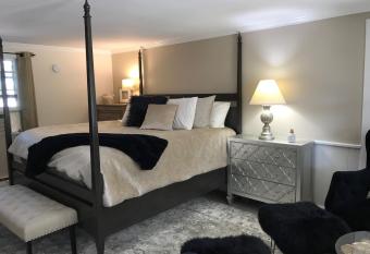 Starlight Lodge North Conway has Balcony rooms