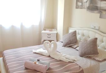 Apt a Calafell plage allows 18 year olds to book a room