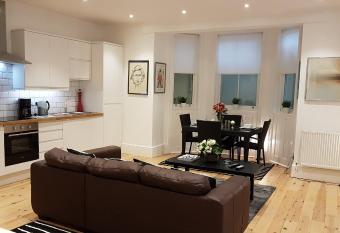 Apartment at 5 Victoria Parade has Balcony rooms