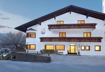 Muttererhof has Balcony rooms