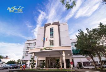 De  Garden Hotel, Butterworth allows 18 year olds to book a room