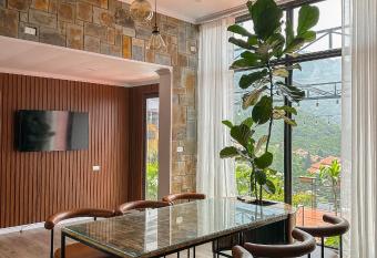 B  ch Xanh House has Balcony rooms