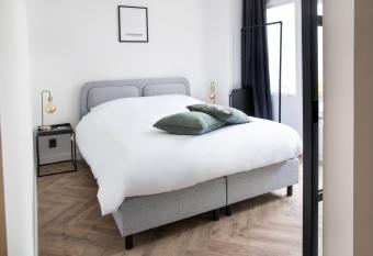 Maison Bon Apartments has Balcony rooms