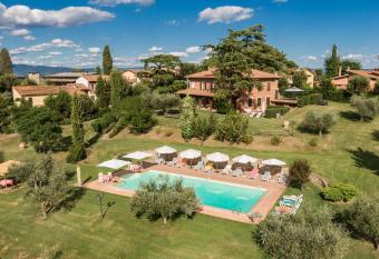 Holiday House Borgo Badia has Balcony rooms