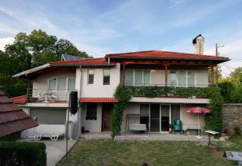 Guest House Bojana has Balcony rooms